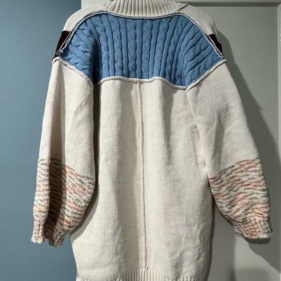 Pol size small oversized fit sweater/cardigan. This sweater is perfect - Picture 3 of 4